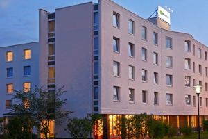 H+ Hotel Solingen City Centre B&B