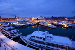 360 Grad Winterzauber und Weihnachtsmarkt am Hafen in Konstanz