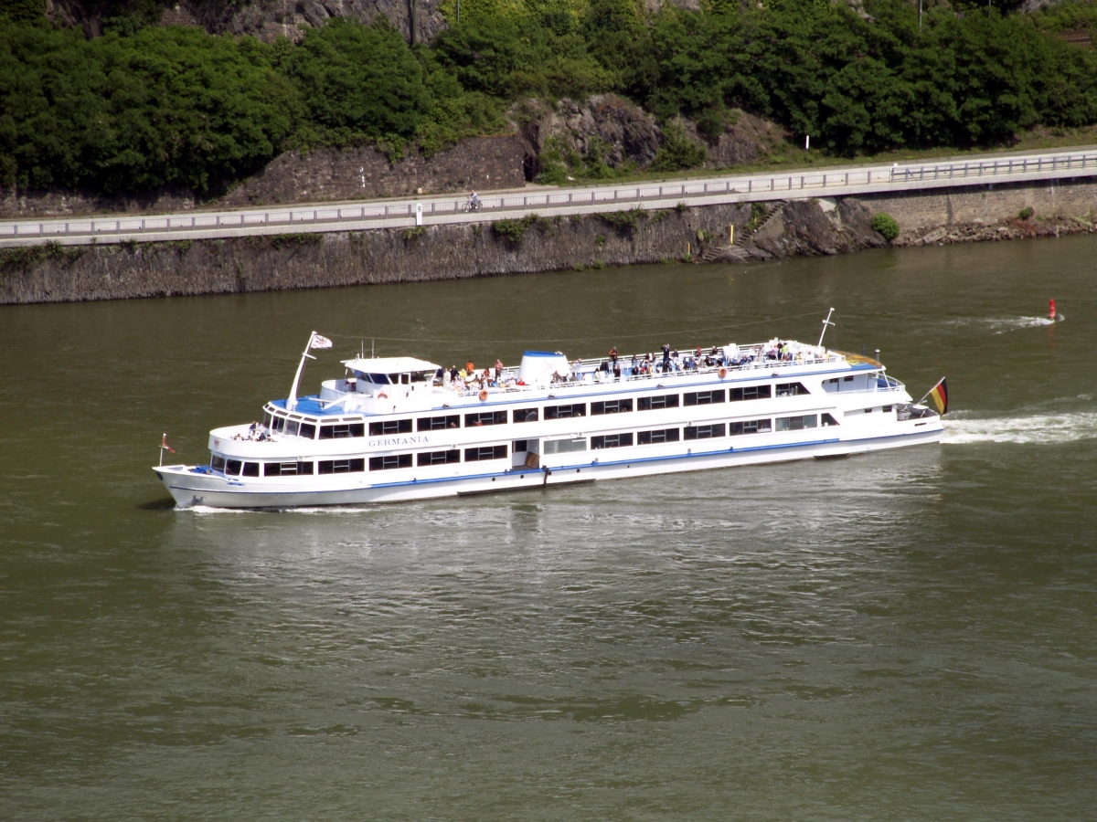 Ausflugsschiff auf dem Rhein