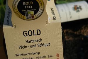 Wein mit Goldmedaillen prämiert